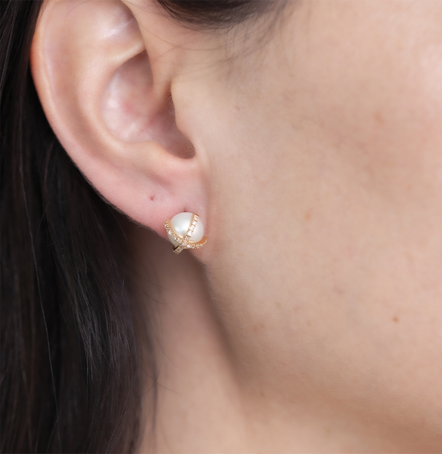crossed diamond pearls